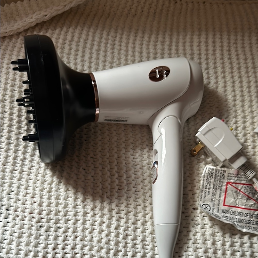 T3 FEATHERWEIGHT COMPACT with Attachments - Picture 6 of 6